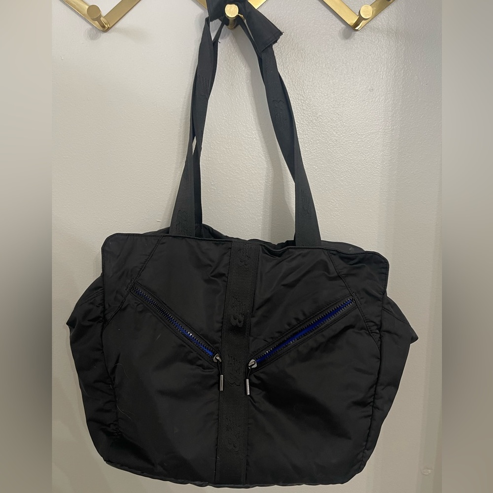 Very lightly used new balance gym/yoga bag